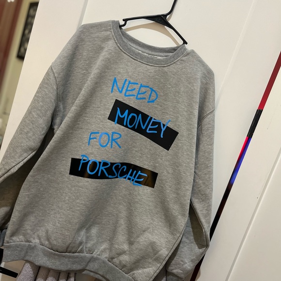 Need money for Porsche large sweater - Picture 5 of 9